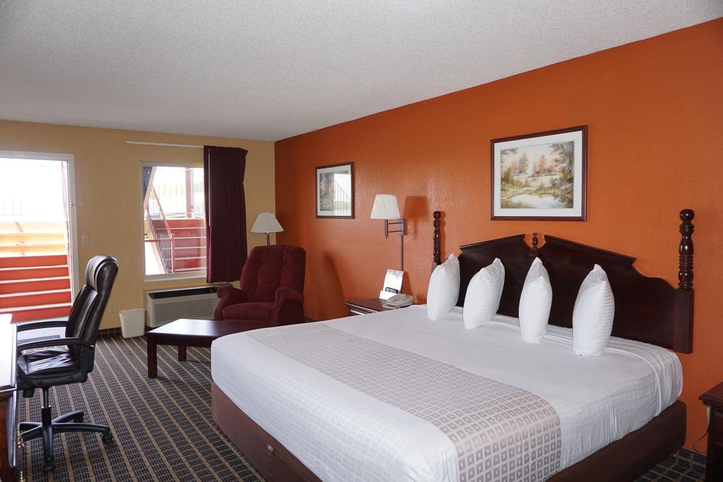 Star Plus Inn & Suites Selmer Exterior photo