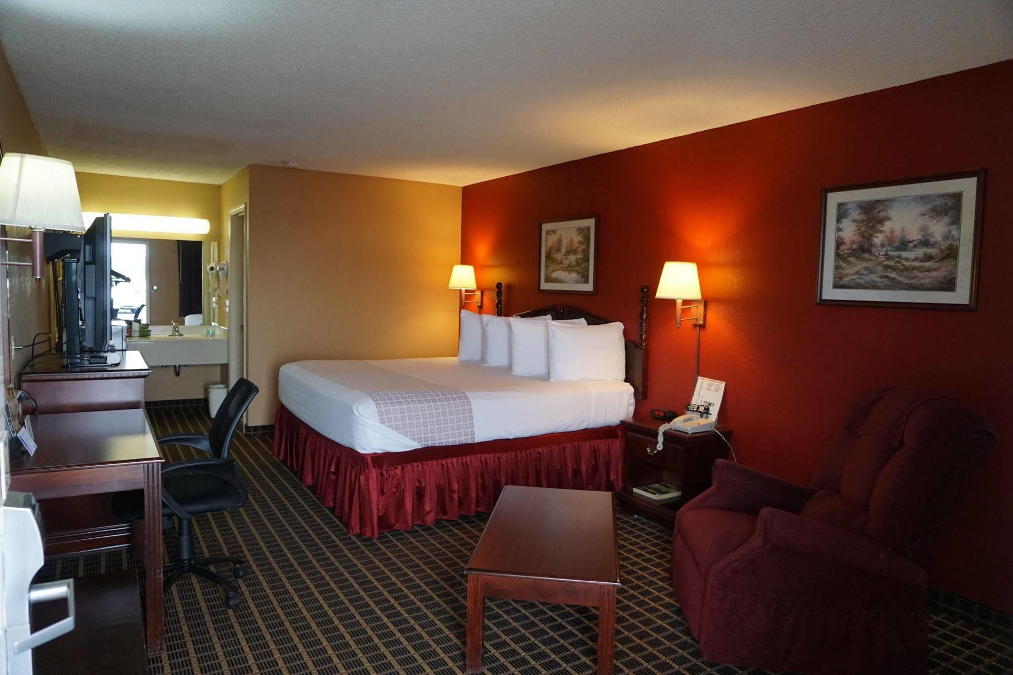 Star Plus Inn & Suites Selmer Exterior photo