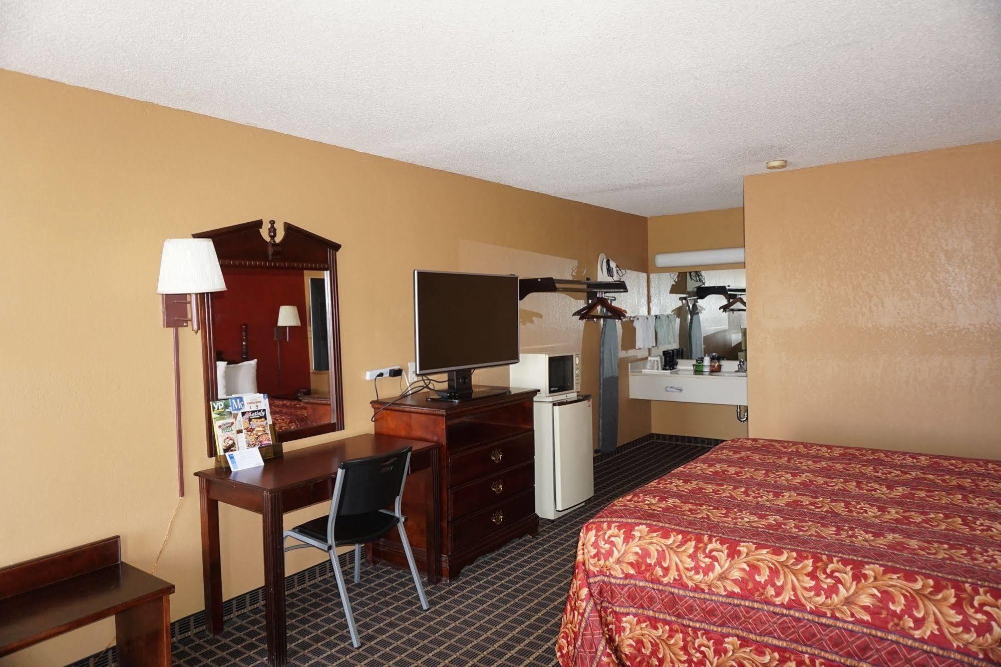 Star Plus Inn & Suites Selmer Exterior photo